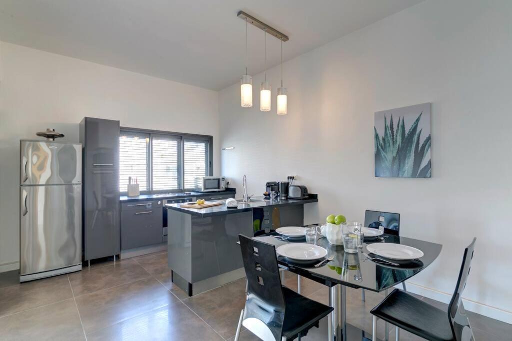 Calm And Spacious 3bdr Near Bograshov Apartment