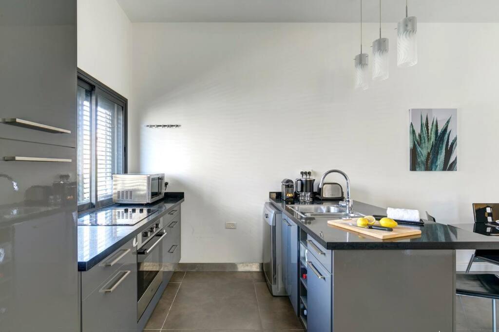 Calm And Spacious 3bdr Near Bograshov Apartment